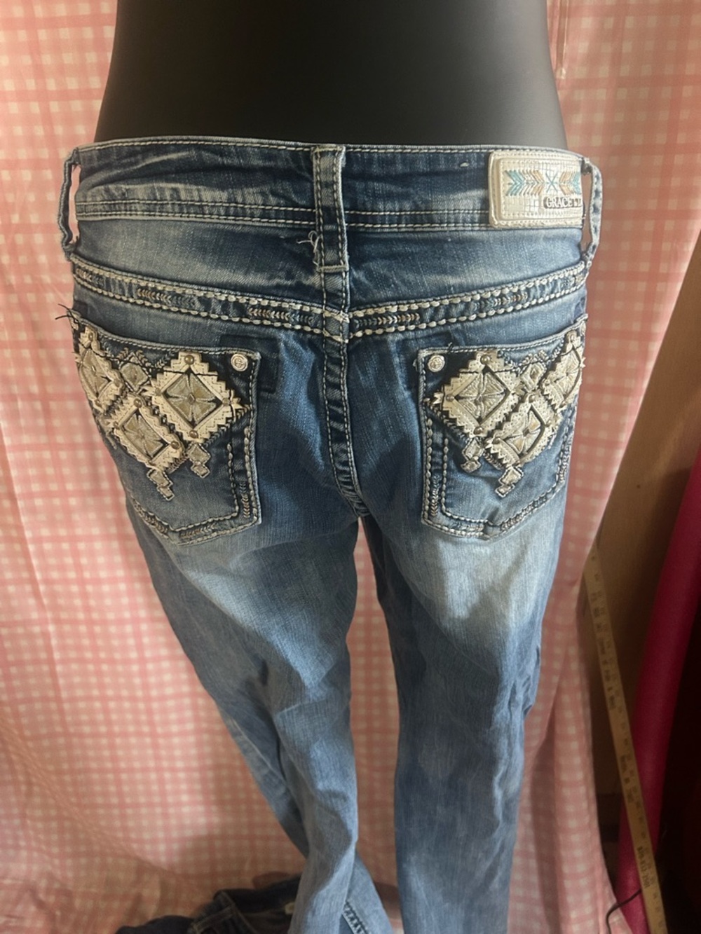 Embellished grace in la Women's Jeans with Decorative Back Pockets